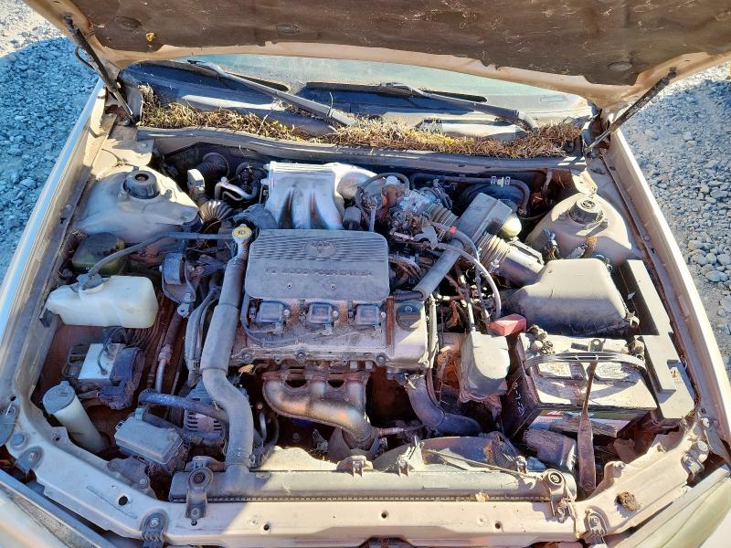 JT2BF22K110340303 - 2001 TOYOTA CAMRY CE GOLD photo 11