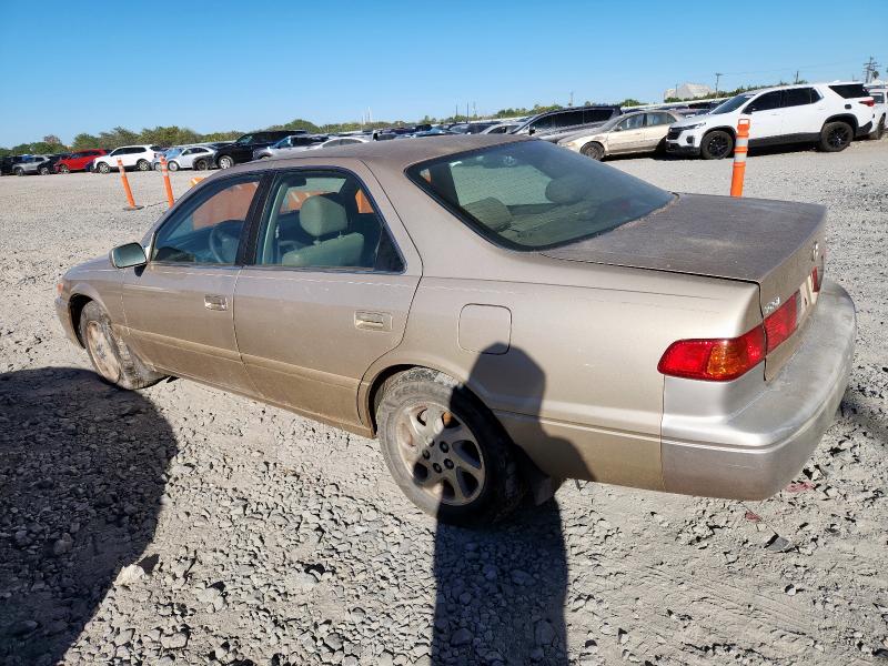 JT2BF22K110340303 - 2001 TOYOTA CAMRY CE GOLD photo 2