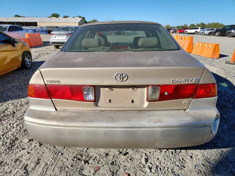JT2BF22K110340303 - 2001 TOYOTA CAMRY CE GOLD photo 6
