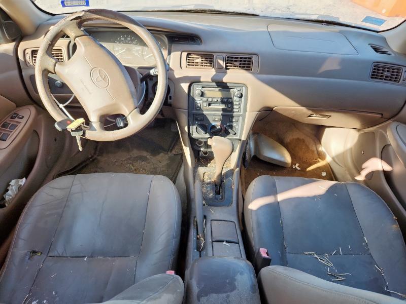 JT2BF22K110340303 - 2001 TOYOTA CAMRY CE GOLD photo 8