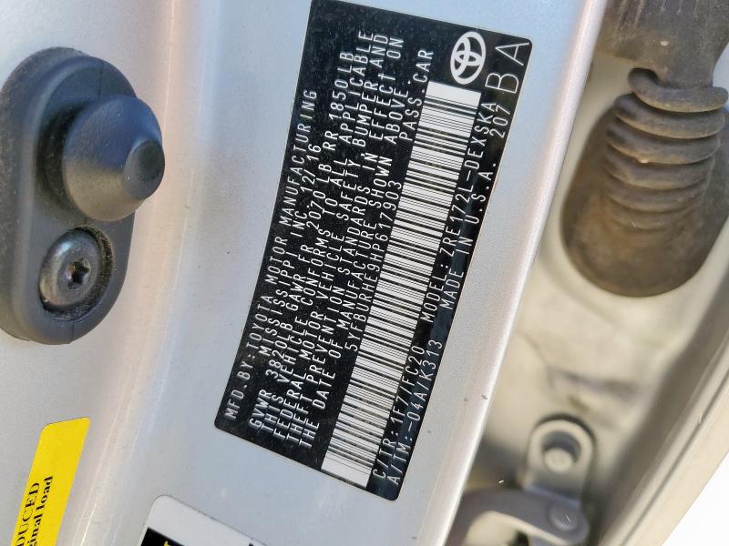 5YFBURHE9HP617903 - 2017 TOYOTA COROLLA L فضي صورة 13