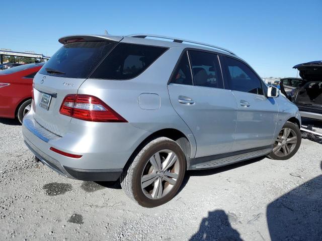4JGDA5HB6CA091061 - 2012 MERCEDES-BENZ ML 350 4MATIC SILVER photo 3
