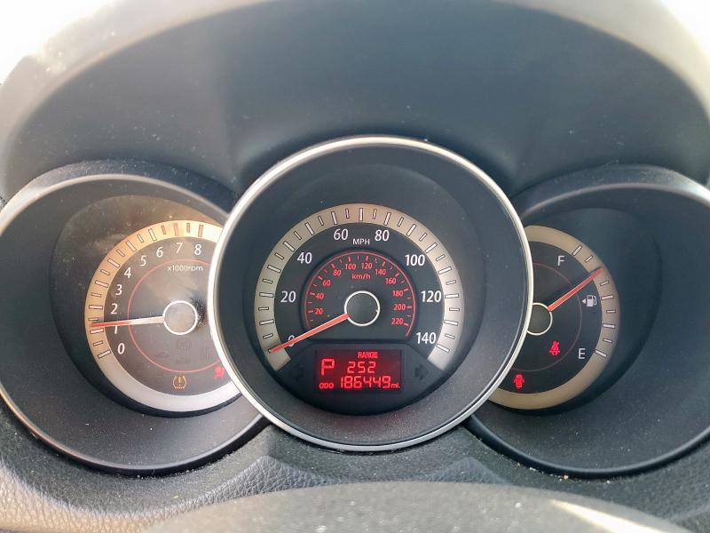 KNAFU4A2XB5318233 - 2011 KIA FORTE EX 白色 照片 9