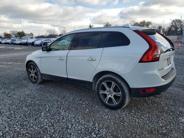 YV4902DZXB2201615 - 2011 VOLVO XC60 T6 WHITE photo 2