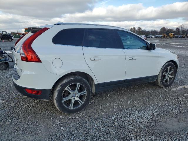 YV4902DZXB2201615 - 2011 VOLVO XC60 T6 WHITE photo 3