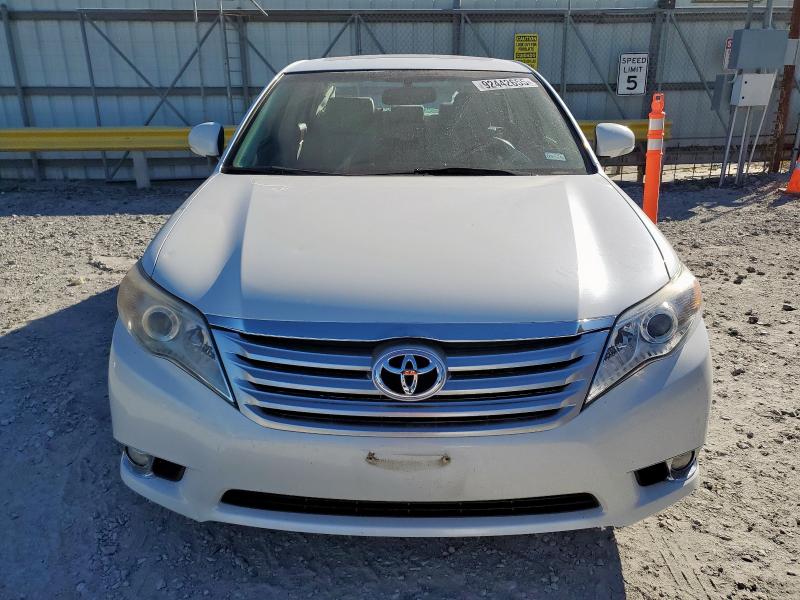 4T1BK3DB4CU460092 - 2012 TOYOTA AVALON BASE Белый фото 5