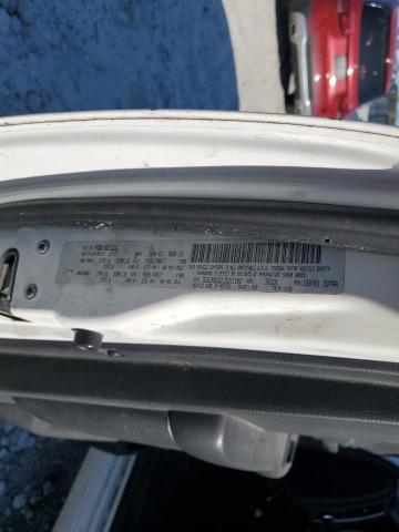 3C6JR6DG2JG211502 - 2018 RAM 1500 ST Weiß Foto 12