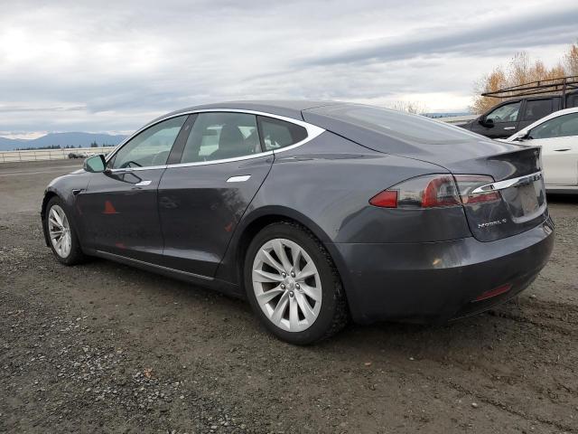 5YJSA1E22JF248310 - 2018 TESLA MODEL S Сірий фото 2