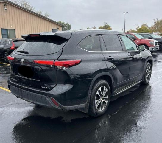5TDHZRBHXMS539180 - 2021 TOYOTA HIGHLANDER XLE BLACK photo 4