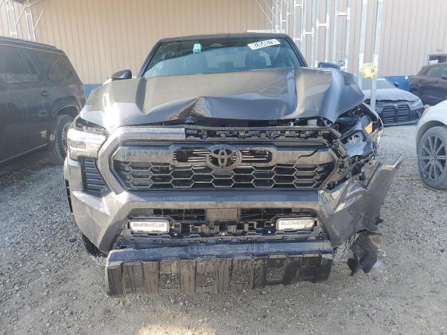 3TMLB5JN3SM101516 - 2025 TOYOTA TACOMA DOUBLE CAB ნაცრისფერი ფოტო 5