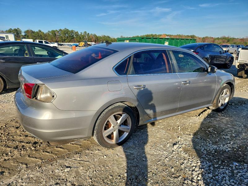 1VWBP7A37DC082591 - 2013 VOLKSWAGEN PASSAT SE SILVER photo 3