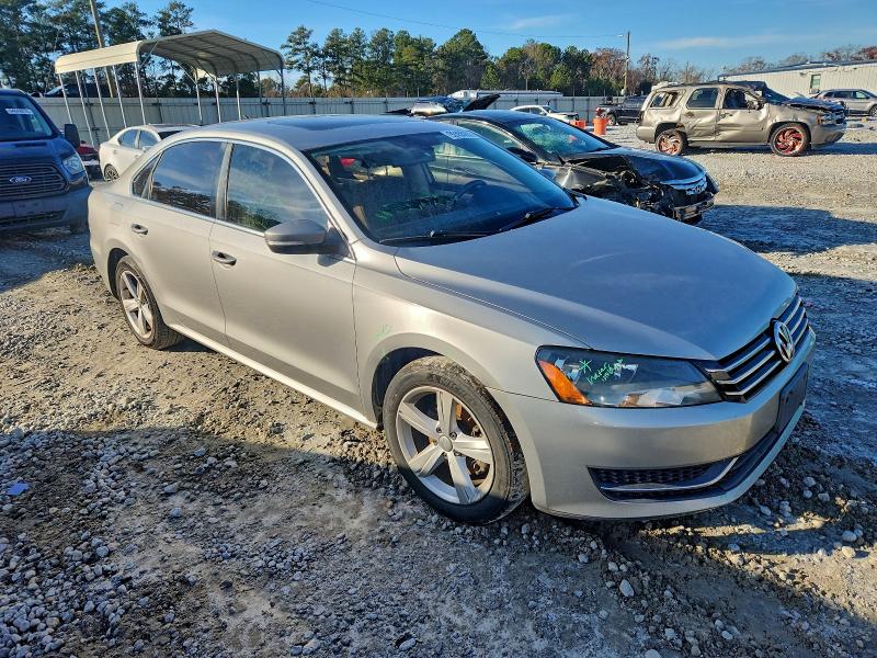 1VWBP7A37DC082591 - 2013 VOLKSWAGEN PASSAT SE SILVER photo 4