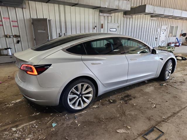 5YJ3E1EB4JF087614 - 2018 TESLA MODEL 3 Серебристый фото 3