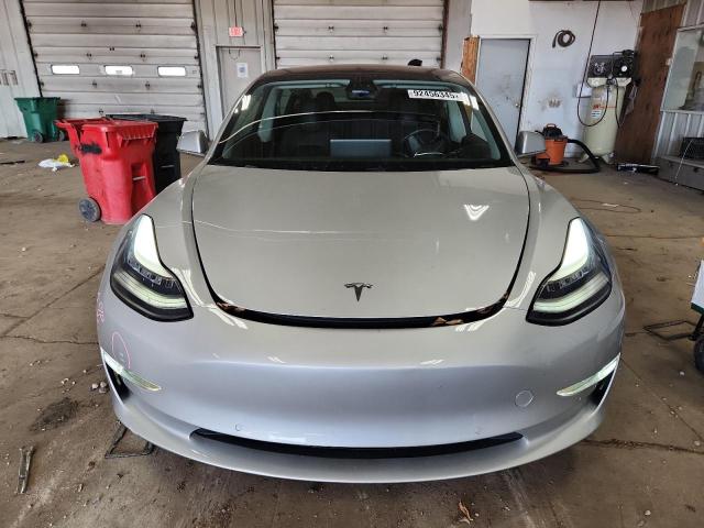 5YJ3E1EB4JF087614 - 2018 TESLA MODEL 3 Серебристый фото 5