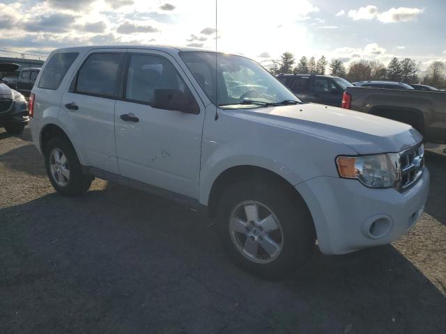 1FMCU9C78BKC59448 - 2011 FORD ESCAPE XLS WHITE photo 4
