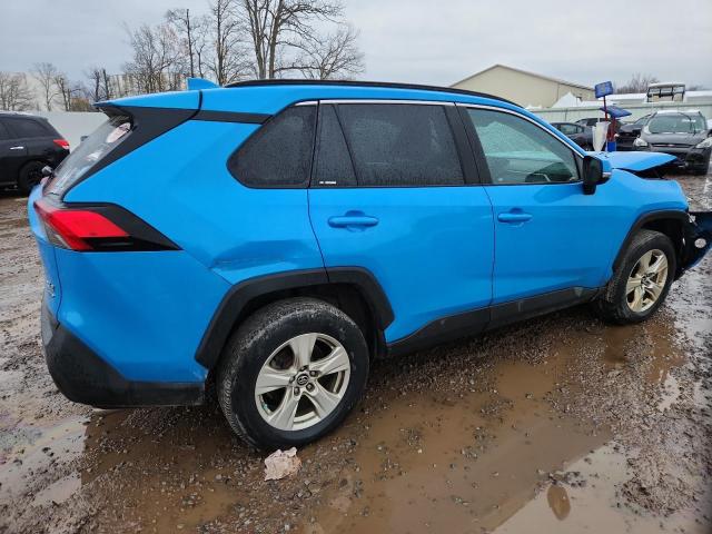 2T3P1RFV7KC026064 - 2019 TOYOTA RAV4 XLE BLUE photo 3