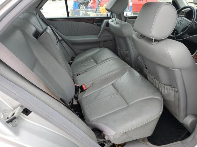 WDBJF82H4XX023995 - 1999 MERCEDES-BENZ E 320 4MATIC GRAY photo 10