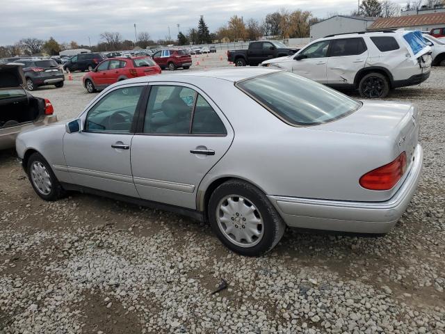 WDBJF82H4XX023995 - 1999 MERCEDES-BENZ E 320 4MATIC GRAY photo 2