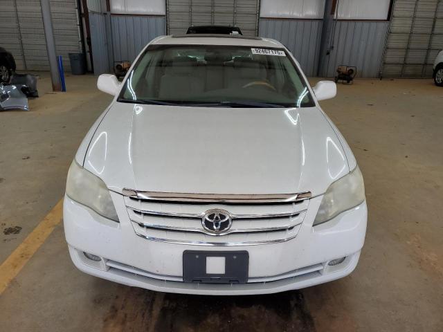4T1BK36B26U159550 - 2006 TOYOTA AVALON XL WHITE photo 5