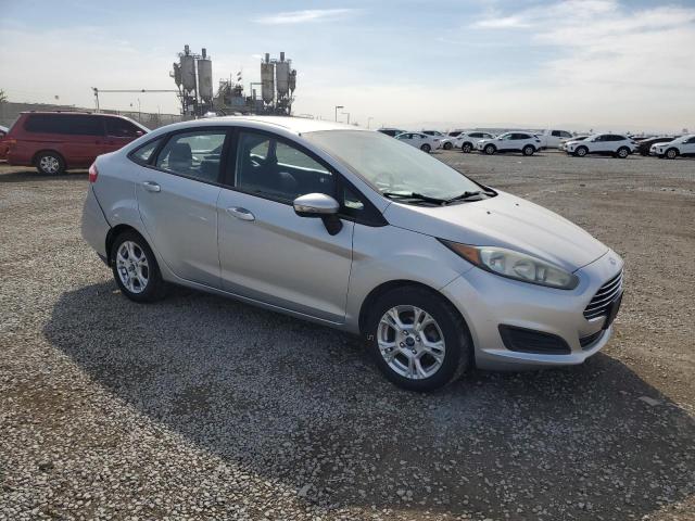 3FADP4BJ2FM164078 - 2015 FORD FIESTA SE SILVER photo 4