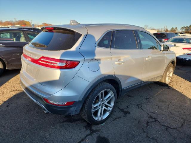 5LMCJ3D95HUL07410 - 2017 LINCOLN MKC RESERVE فضي صورة 3