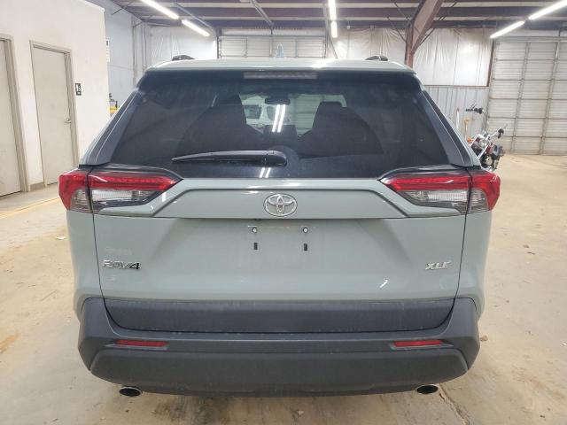 2T3W1RFVXLC072324 - 2020 TOYOTA RAV4 XLE GRAY photo 6