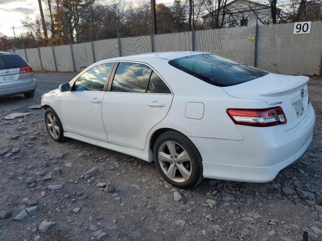 4T1BF3EK8BU738607 - 2011 TOYOTA CAMRY BASE WHITE photo 2