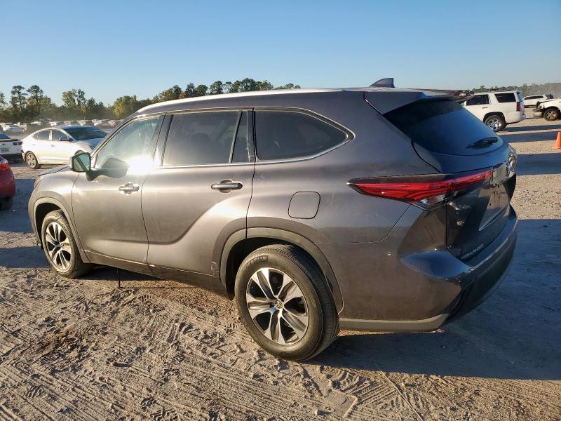 5TDGZRAH9NS106805 - 2022 TOYOTA HIGHLANDER XLE GRAY photo 2