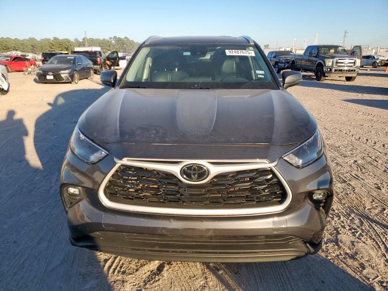 5TDGZRAH9NS106805 - 2022 TOYOTA HIGHLANDER XLE GRAY photo 5