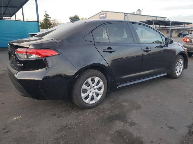 JTDBCMFE1R3057670 - 2024 TOYOTA COROLLA LE BLACK photo 3
