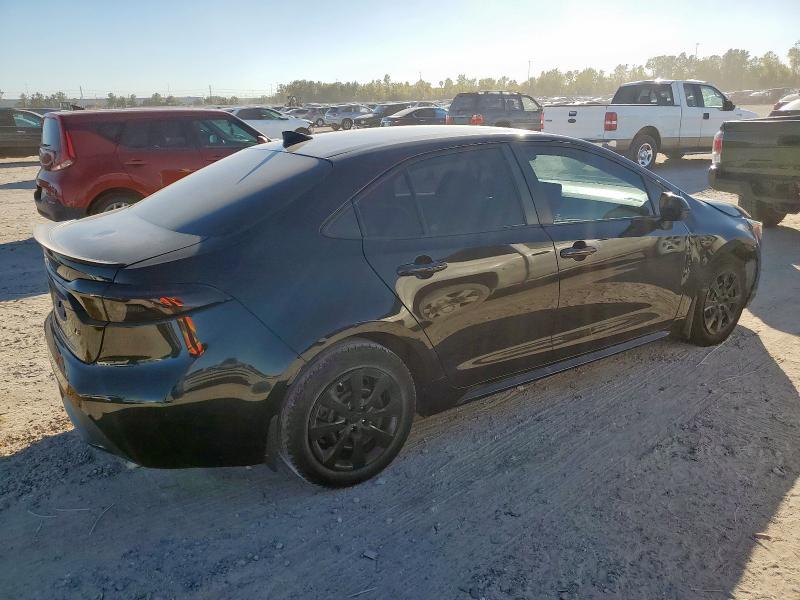 5YFEPMAE8NP306525 - 2022 TOYOTA COROLLA LE BLACK photo 3
