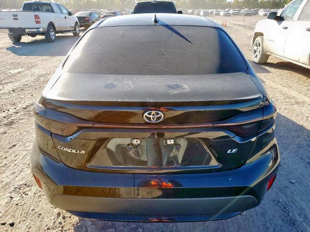 5YFEPMAE8NP306525 - 2022 TOYOTA COROLLA LE BLACK photo 6