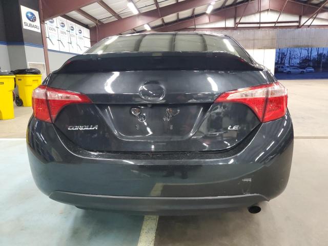 5YFBURHE9JP762624 - 2018 TOYOTA COROLLA L Қара фото 6