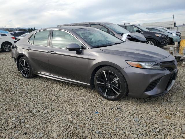 4T1B61HK4JU105505 - 2018 TOYOTA CAMRY XSE 灰色 照片 4