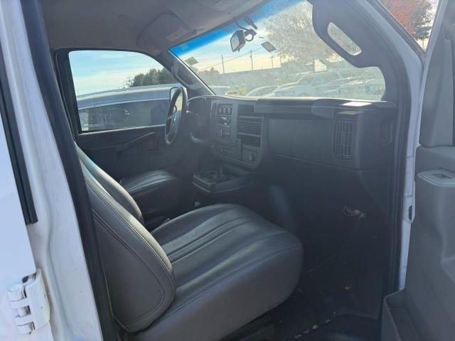 1GCWGAFP5K1364511 - 2019 CHEVROLET EXPRESS G2 WHITE photo 5
