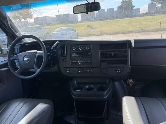 1GCWGAFP5K1364511 - 2019 CHEVROLET EXPRESS G2 WHITE photo 9