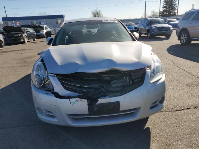 1N4AL2AP0CN555305 - 2012 NISSAN ALTIMA BASE ვერცხლისფერი ფოტო 5