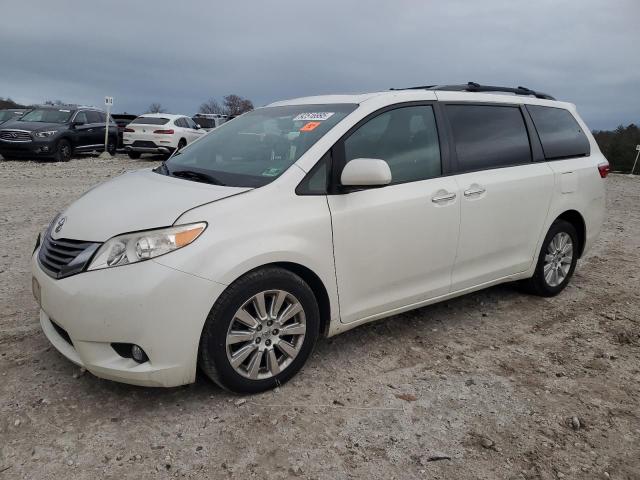 2015 TOYOTA SIENNA XLE, null
