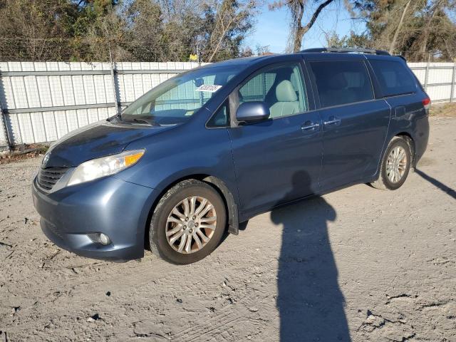 2014 TOYOTA SIENNA XLE, 