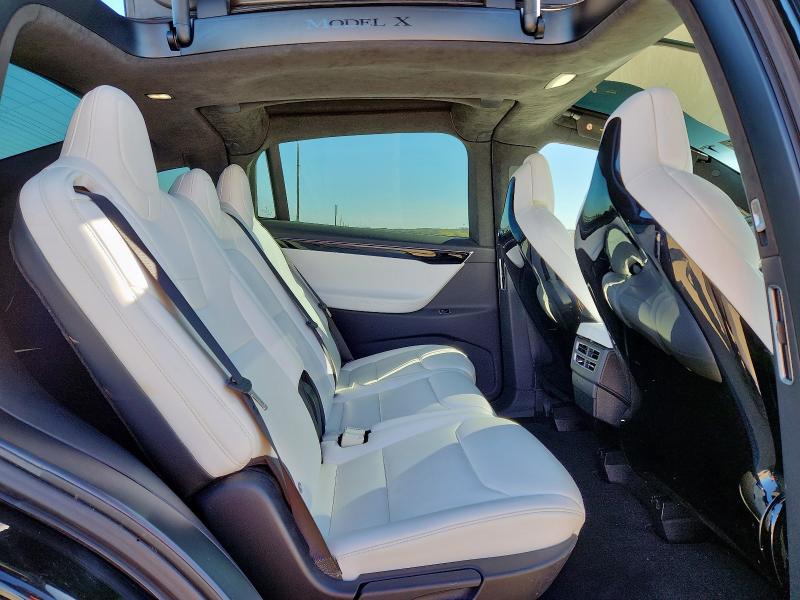 5YJXCDE26HF037185 - 2017 TESLA MODEL X BLACK photo 11