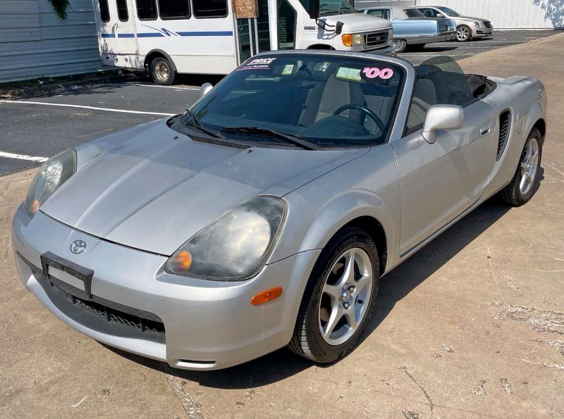 JTDFR3203Y0018812 - 2000 TOYOTA MR2 SPYDER SILVER photo 2