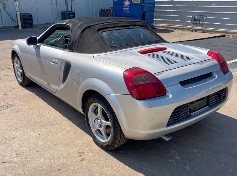 JTDFR3203Y0018812 - 2000 TOYOTA MR2 SPYDER SILVER photo 3