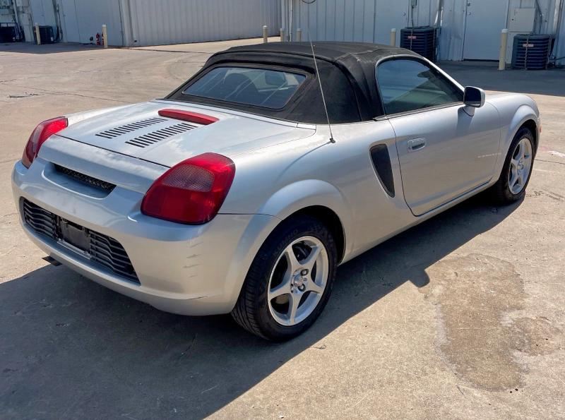 JTDFR3203Y0018812 - 2000 TOYOTA MR2 SPYDER SILVER photo 4