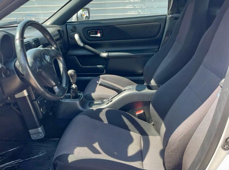 JTDFR3203Y0018812 - 2000 TOYOTA MR2 SPYDER SILVER photo 5