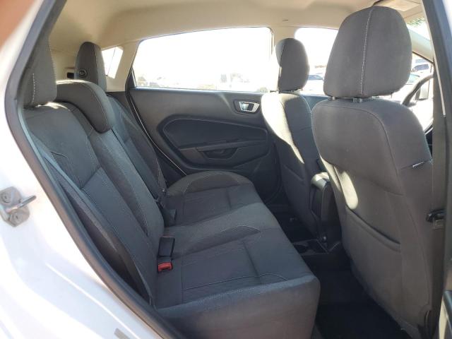 3FADP4EJ3FM101664 - 2015 FORD FIESTA SE WHITE photo 10