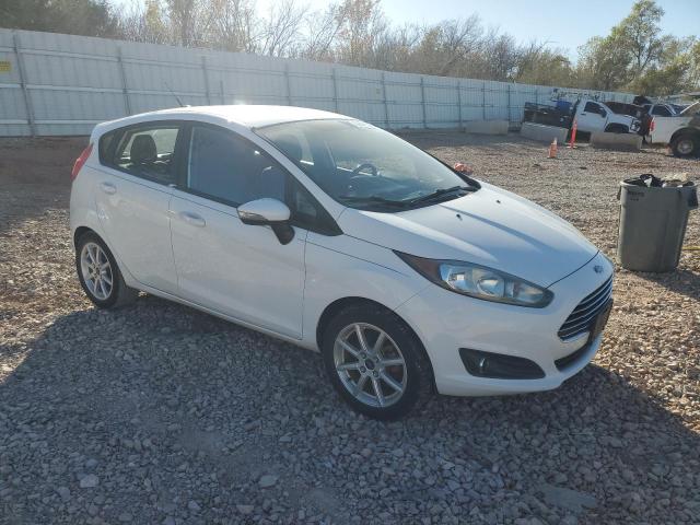 3FADP4EJ3FM101664 - 2015 FORD FIESTA SE WHITE photo 4
