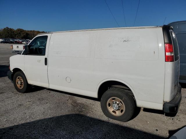 1GCWGAFP7J1190343 - 2018 CHEVROLET EXPRESS G2 WHITE photo 2