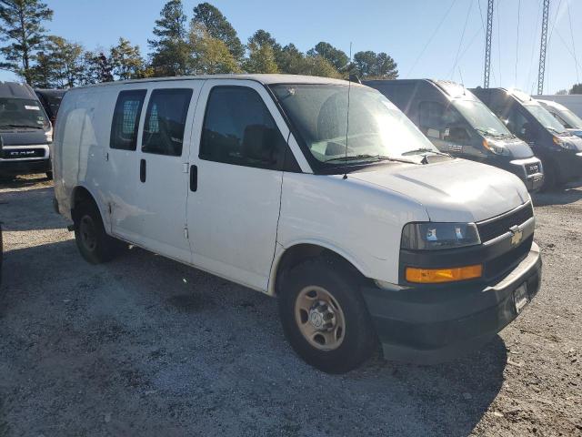 1GCWGAFP7J1190343 - 2018 CHEVROLET EXPRESS G2 WHITE photo 4