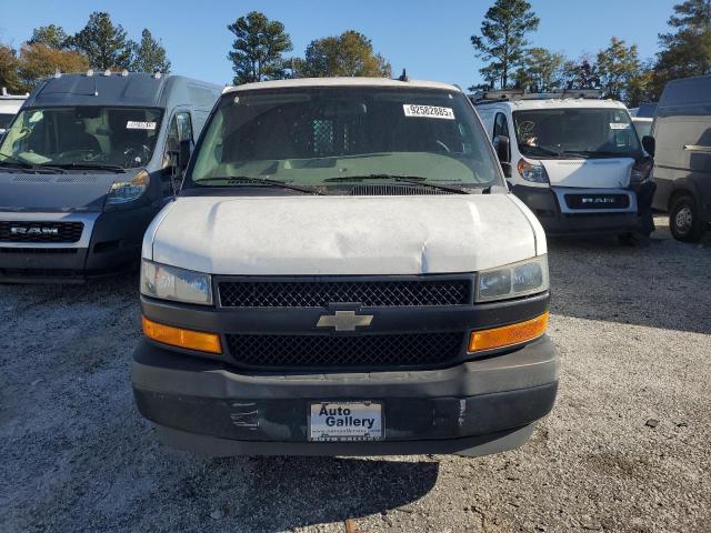 1GCWGAFP7J1190343 - 2018 CHEVROLET EXPRESS G2 WHITE photo 5