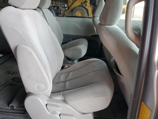 5TDKK3DC6BS119678 - 2011 TOYOTA SIENNA LE SILVER photo 11
